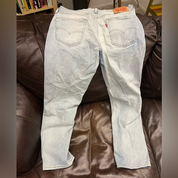 Levi's Men's 541 Athletic Fit, Light Wash, Some Stretch Size 34x32 - Picture 3 of 10